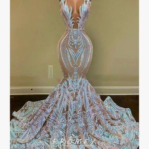 I’m selling a pink prom dress , It fits like a small